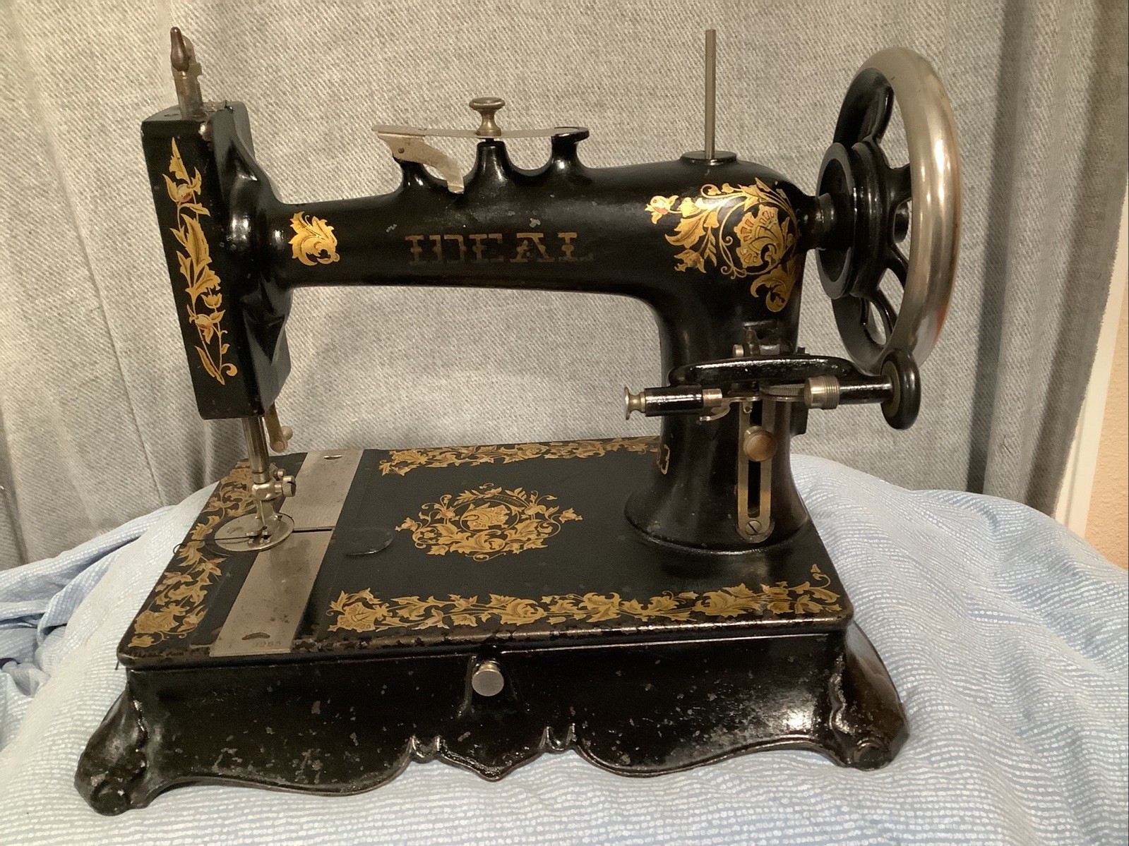Rare Antique ideal “T”no.3 Sewing Machine. 1911-1921