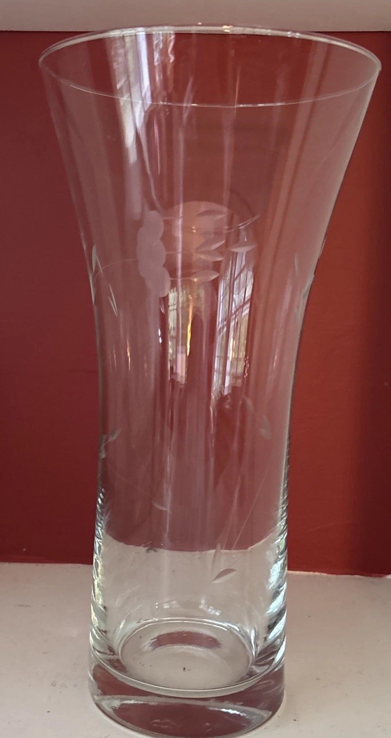 Vintage Princess House Heritage Clear Glass Crystal Etched Flower Vase 11” tall Vintage Princess House Heritage Clear Glass Crystal Etched Flower Vase 11” tall