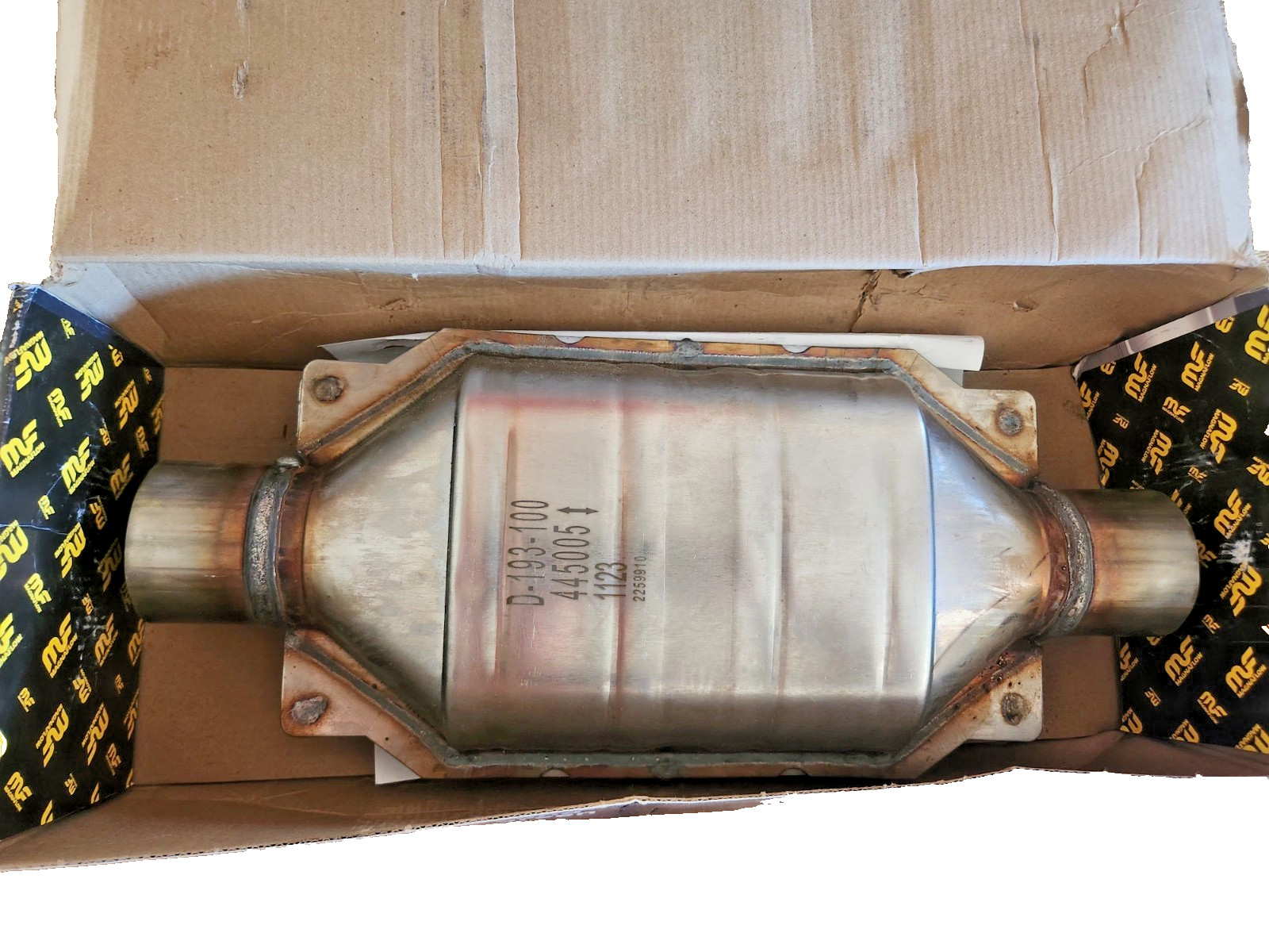 NEW IN BOX MagnaFlow CA Grade CARB Compliant Universal Catalytic Converter