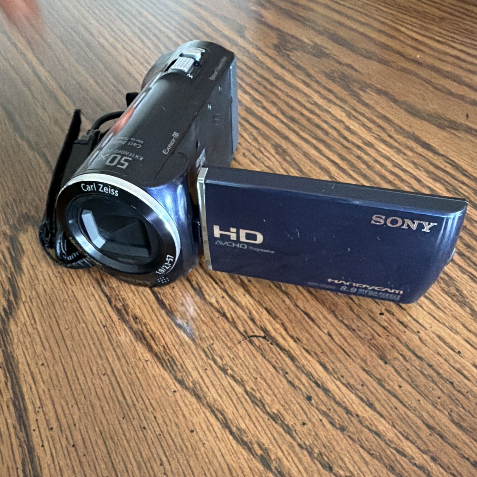 Sony Handycam HDR-CX290 HD AVCHD 50x Zoom 2.7