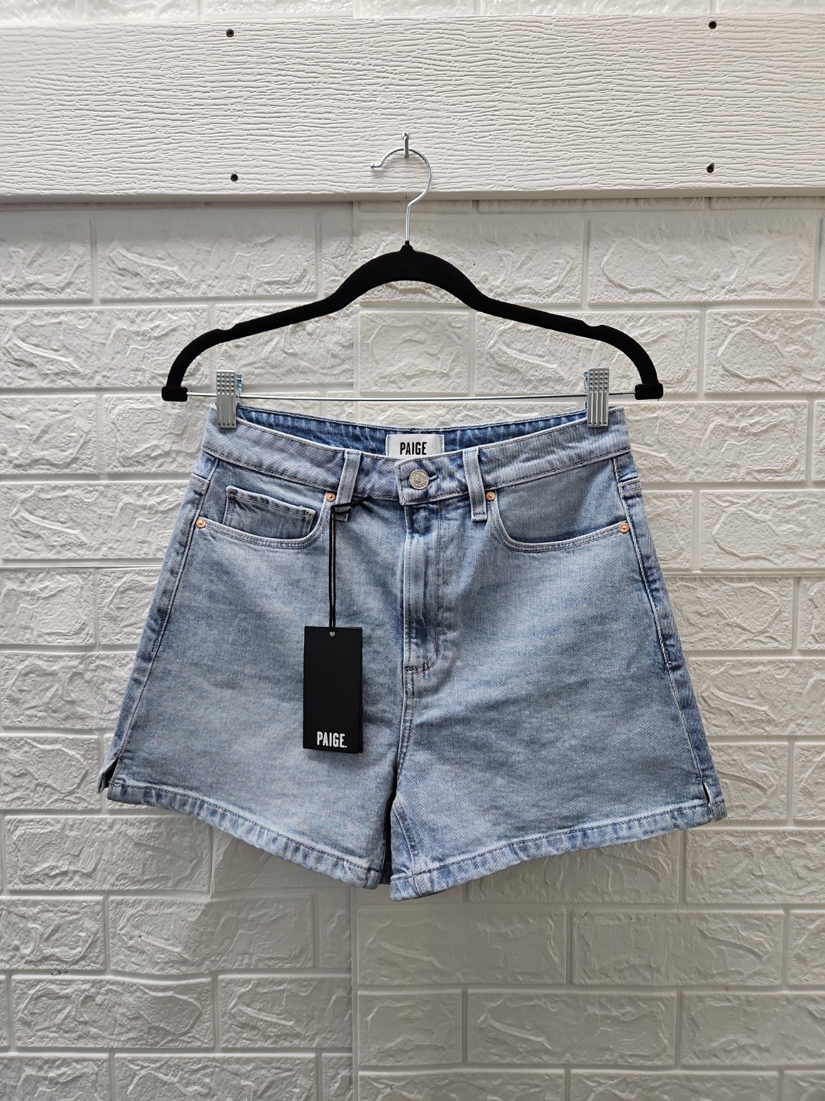 New Paige Dani Short High Rise Sz 28 New Paige Dani Short High Rise Sz 28