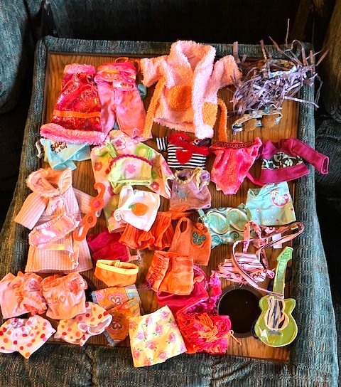 Manhattan Groovy Girls Clothing, Wardrobe, Horse, Sleeping Bags, Chairs and Pets