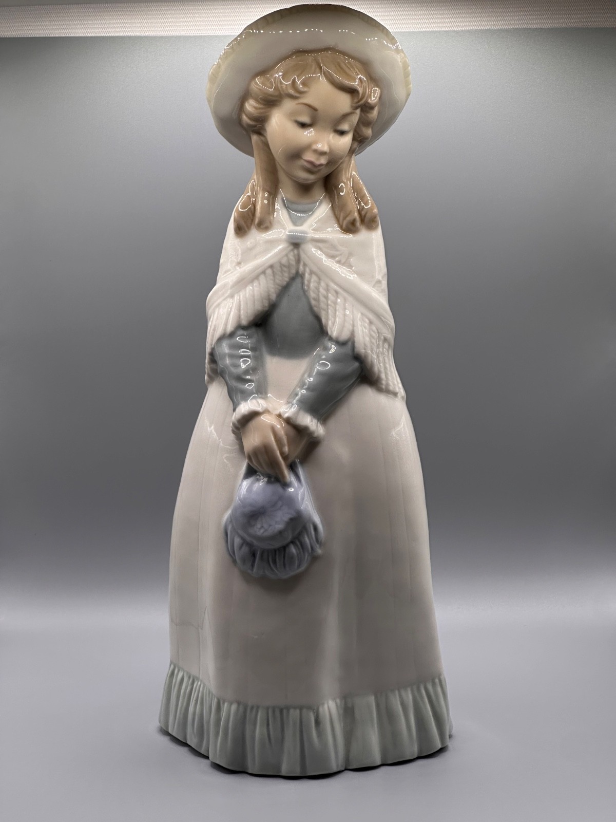 NAO by Lladro Charming girl with straw hat figurine - 11 ½