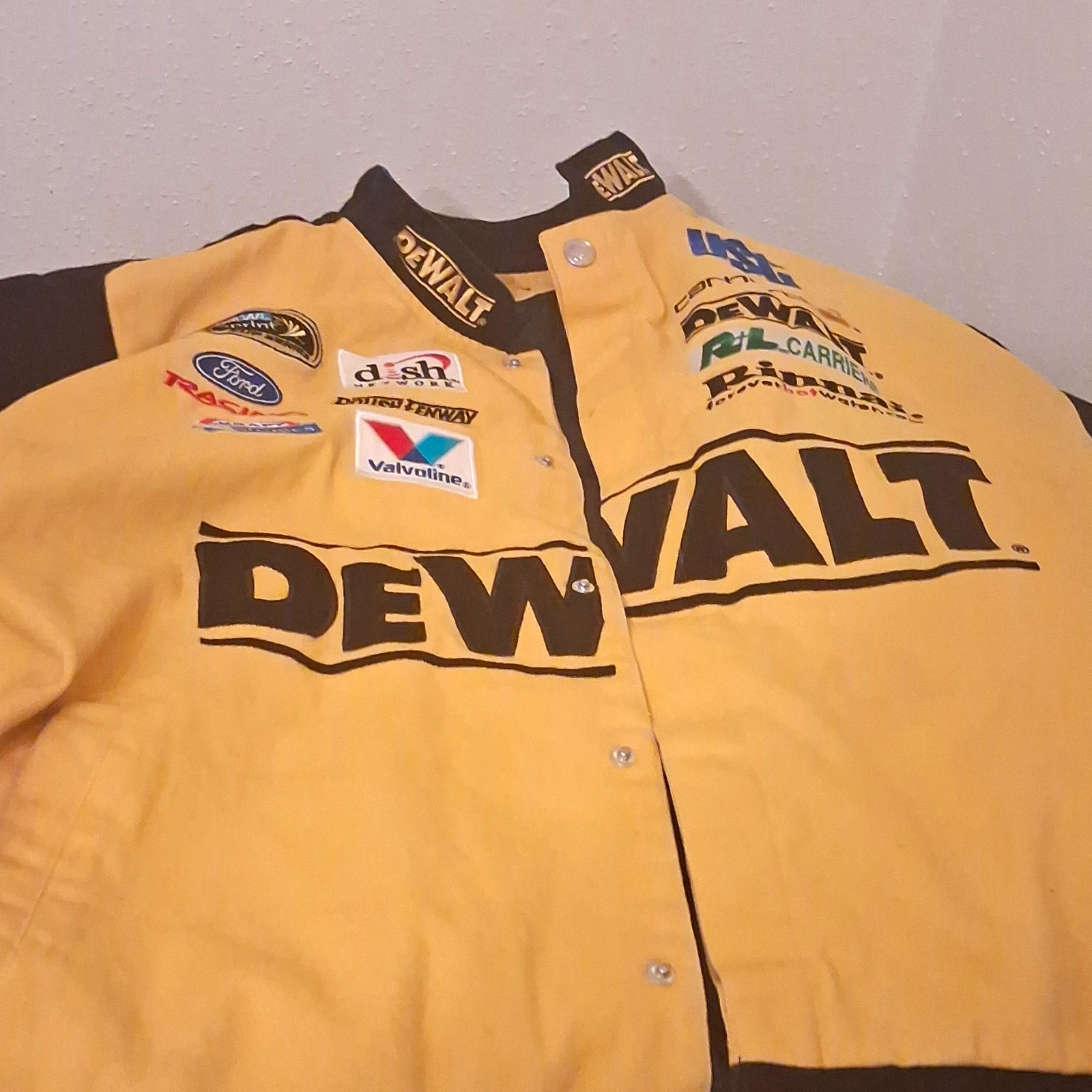 DeWALT NASCAR Roush Fenway Matt Kenseth Men\'s Jacket Yellow/Black Size L DeWALT NASCAR Roush Fenway Matt Kenseth Men\'s Jacket Yellow/Black Size L