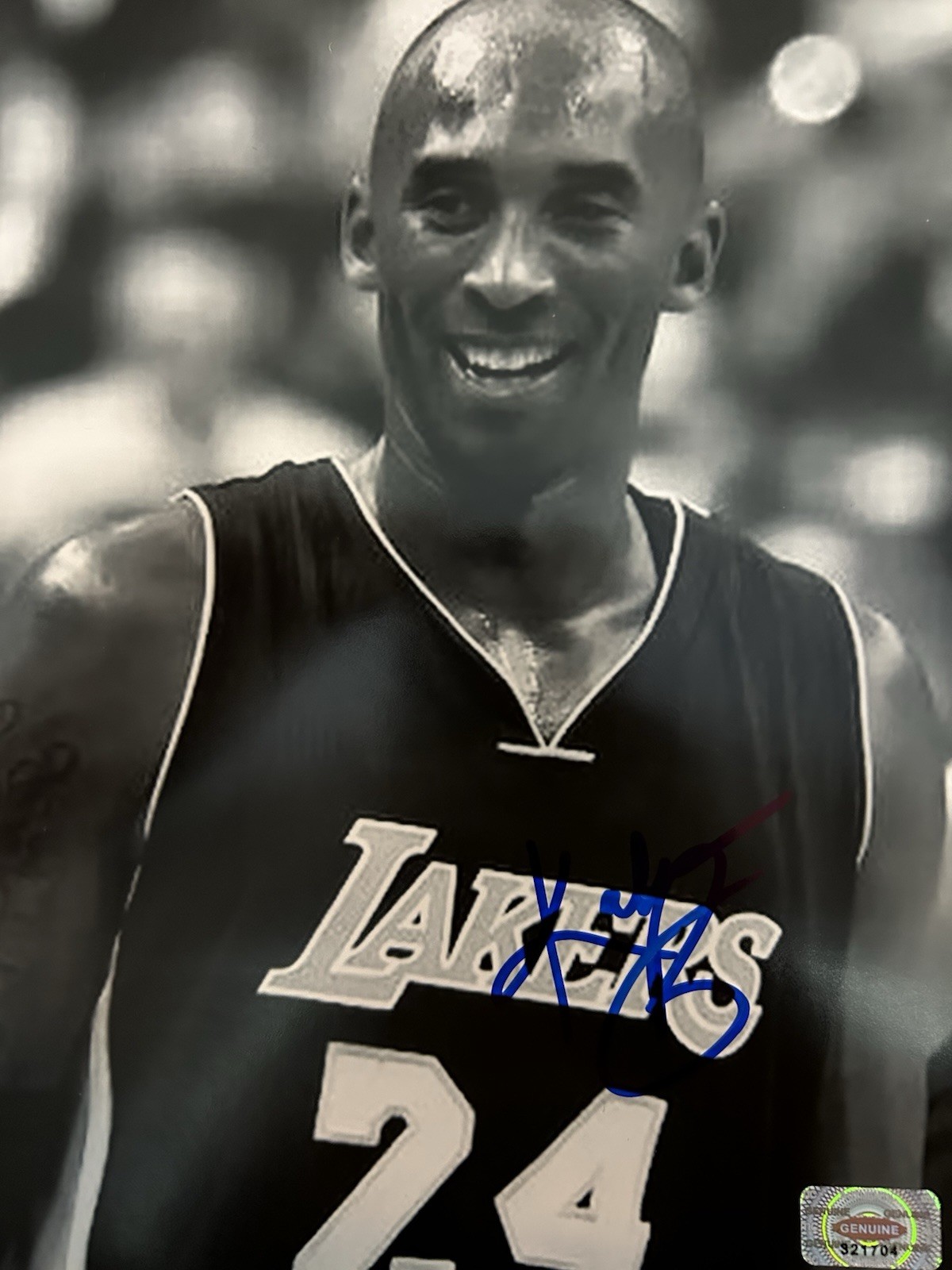 Kobe Bryant 8x10 Autographed Photo With COA