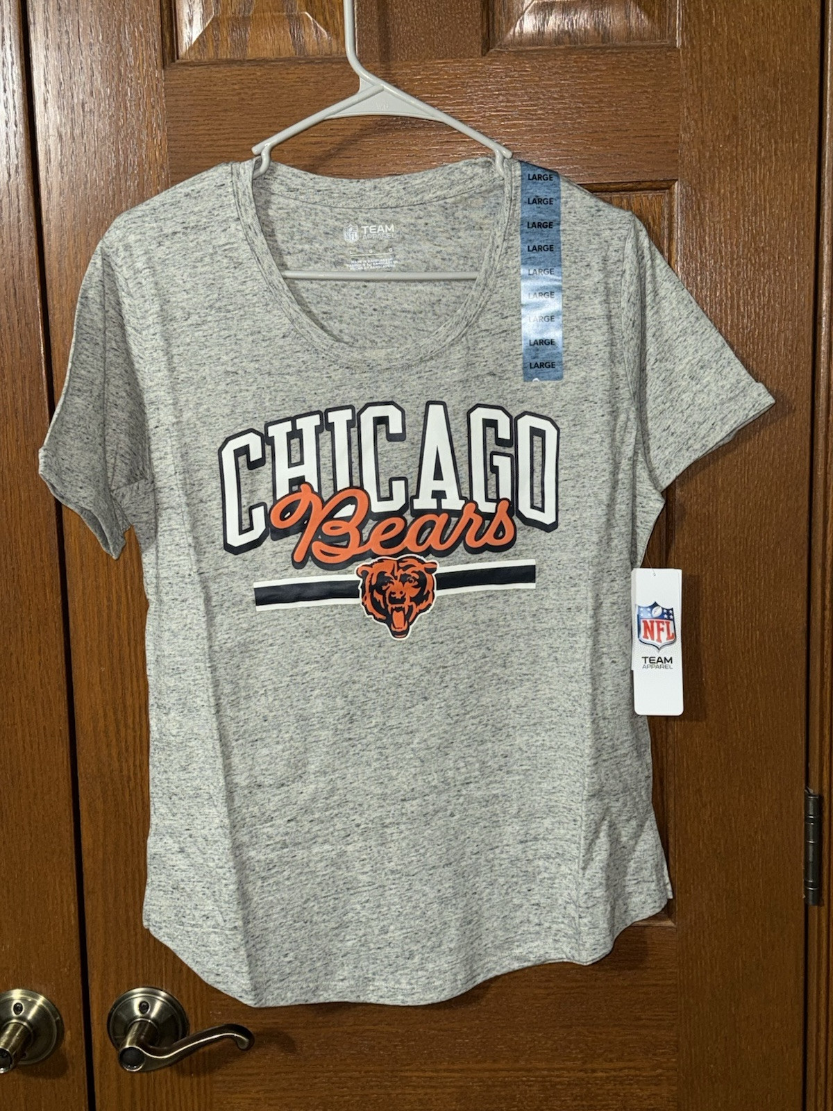 NWT Women’s Chicago Bears NFL Team Apparel Size L Gray t-shirt NWT Women’s Chicago Bears NFL Team Apparel Size L Gray t-shirt