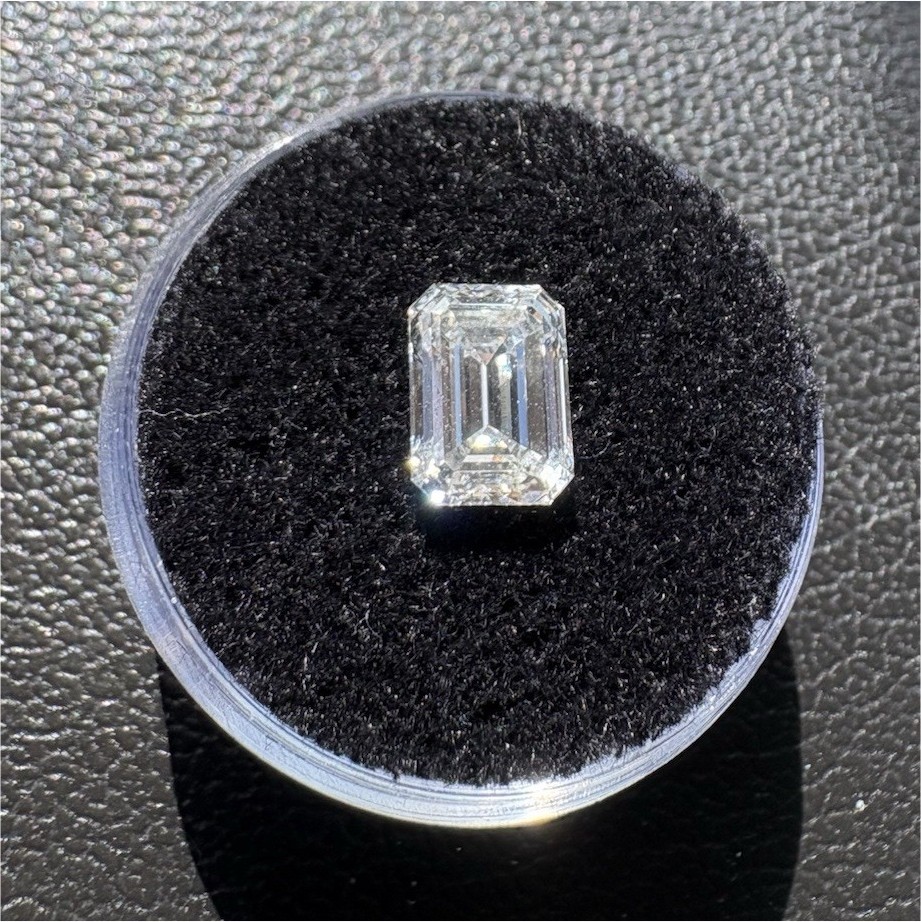 IGI Certified 2.02ct Lab Grown Emerald Cut Diamond F VS1 EX/EX No Fluor 