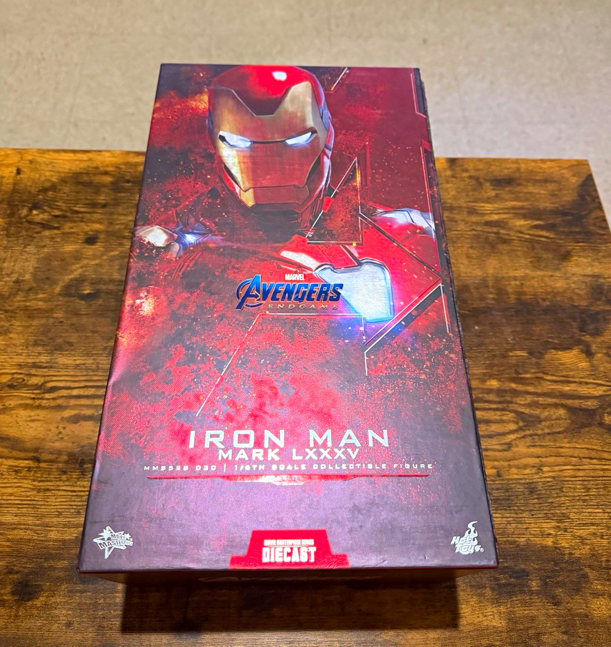 Hot Toys Iron Man Mark 85 Avengers: Endgame 1:6 Diecast Figure w/ Extras