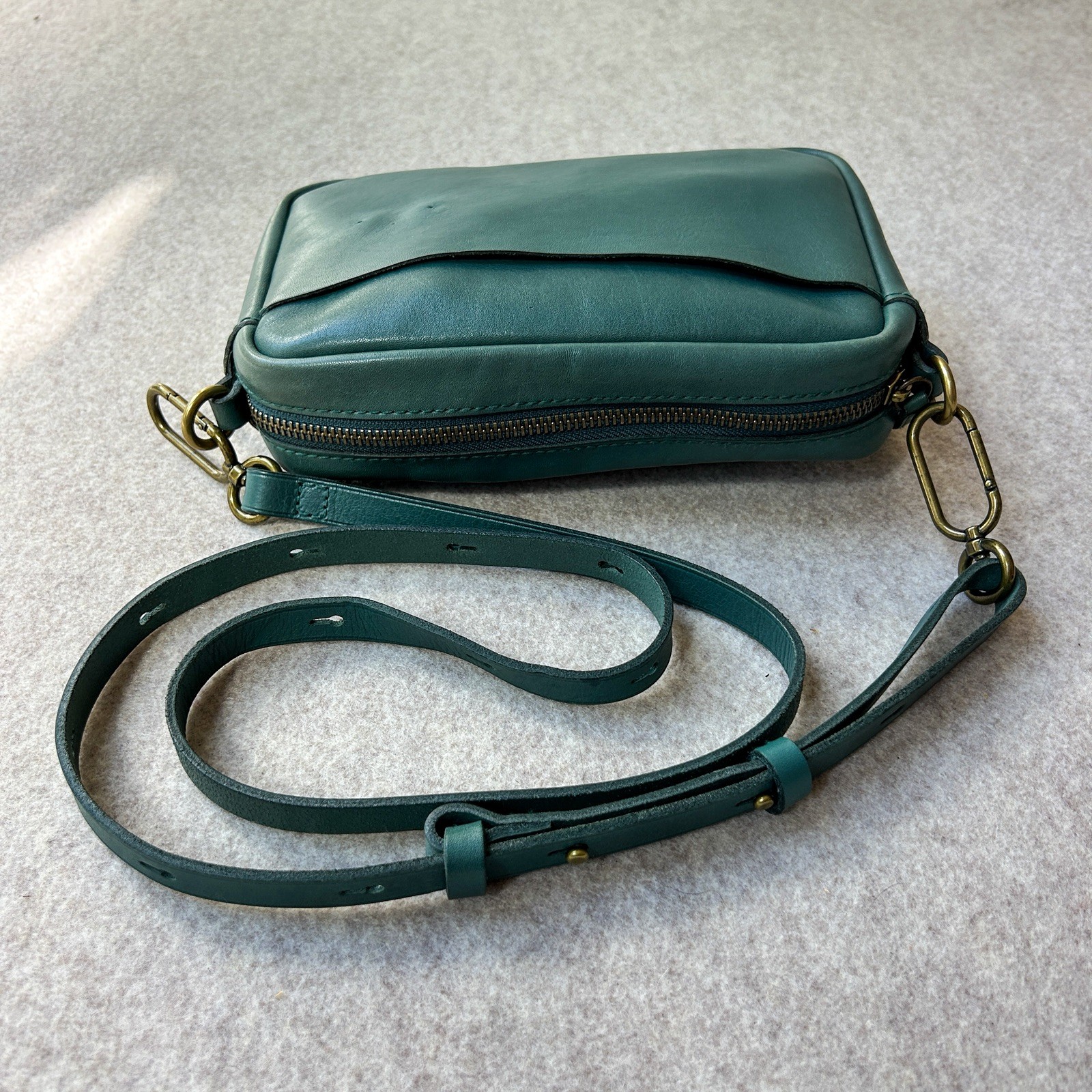 MADEWELL Carabiner Crossbody Bag Spruce Green Italian Leather Brass Medium