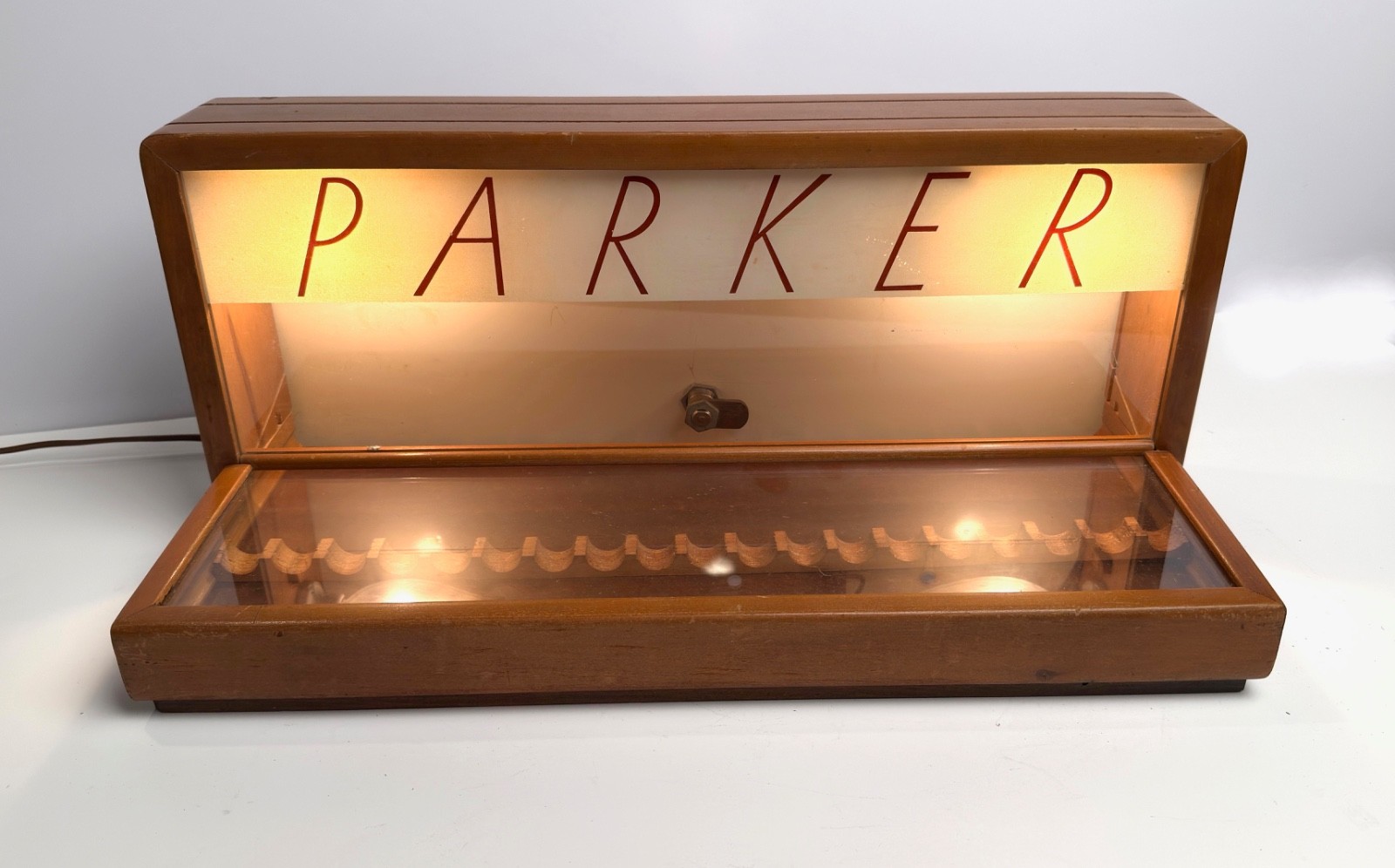 Rare Parker Counter Case 318  Lighted wooden display Designed by Paul Ressinger 