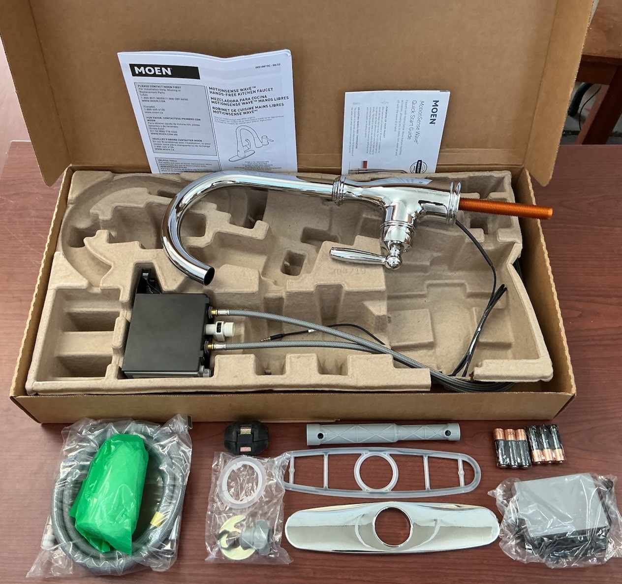 NEW Moen 7185EWC Brantford Motionsense Touchless Pulldown Kitchen Faucet B160