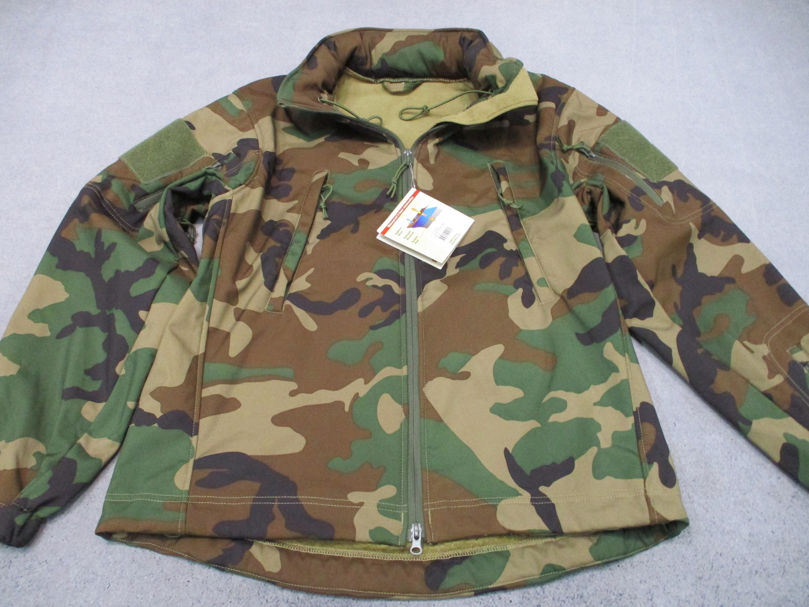 New Rothco Special Ops Tactical Soft Shell Jacket Woodland Camo Size Small 9906