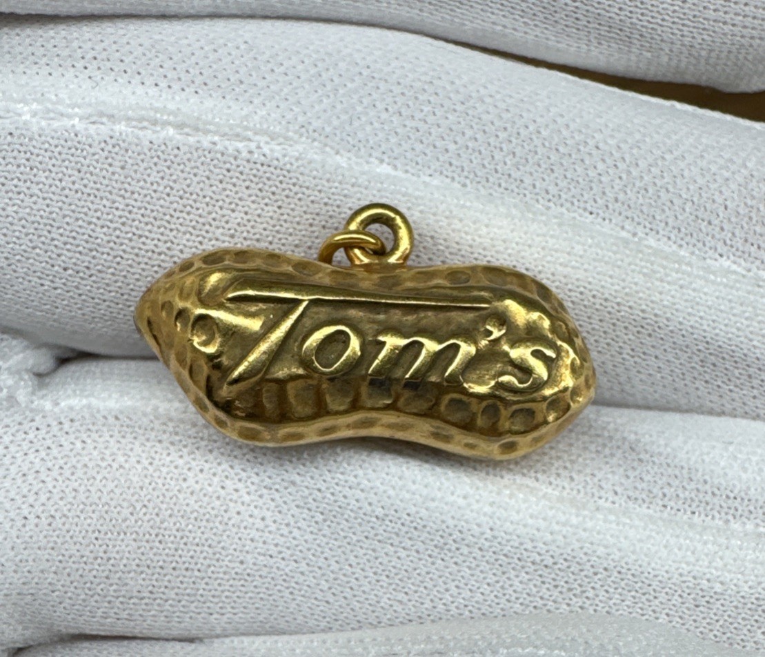 ✨Vintage Tom's Peanut Pendant 1/10 Gold Filled Employee Salesmen Collectible✨
