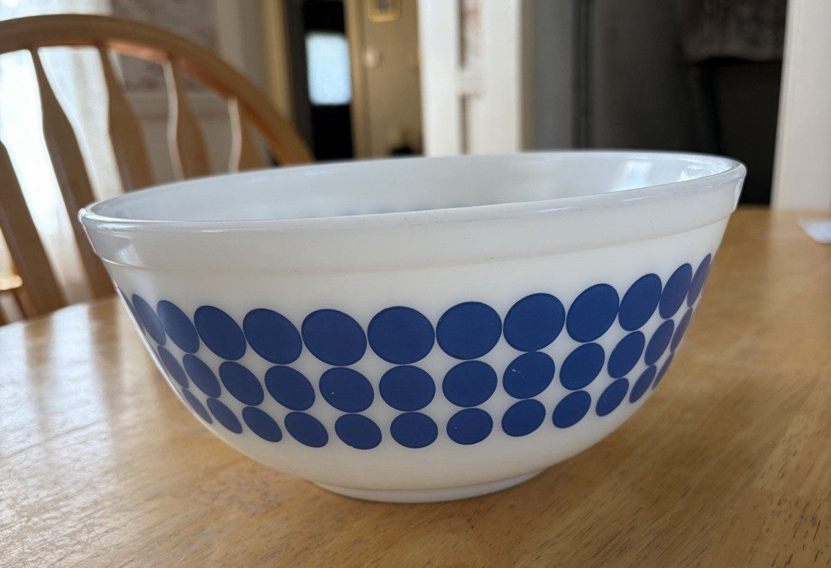 Vintage PYREX Ovenware #403 Blue Polka Dot 2 1/2 Qt Mixing Nesting Bowl