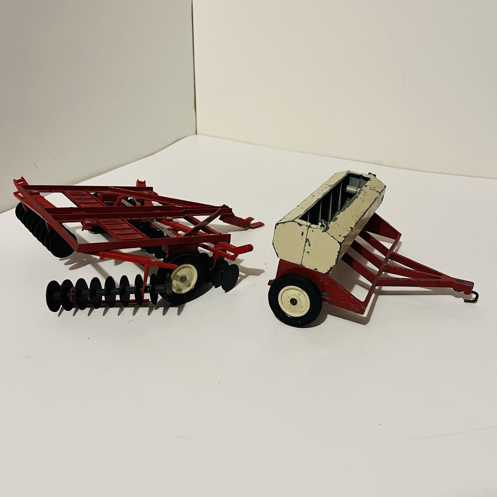 ERTL International Harvester 1/16 Farm Implements Grain Drill Disc Parts Repair
