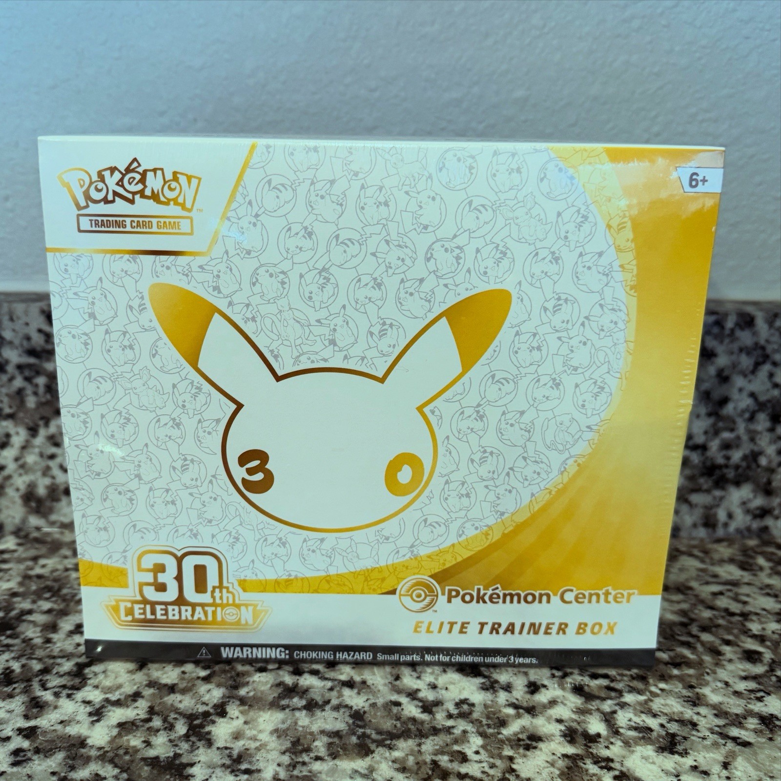 Pokémon TCG 30th Celebration Pokémon Center Elite Trainer Box PKC ⚪️🟡 Pokémon TCG 30th Celebration Pokémon Center Elite Trainer Box PKC ⚪️🟡