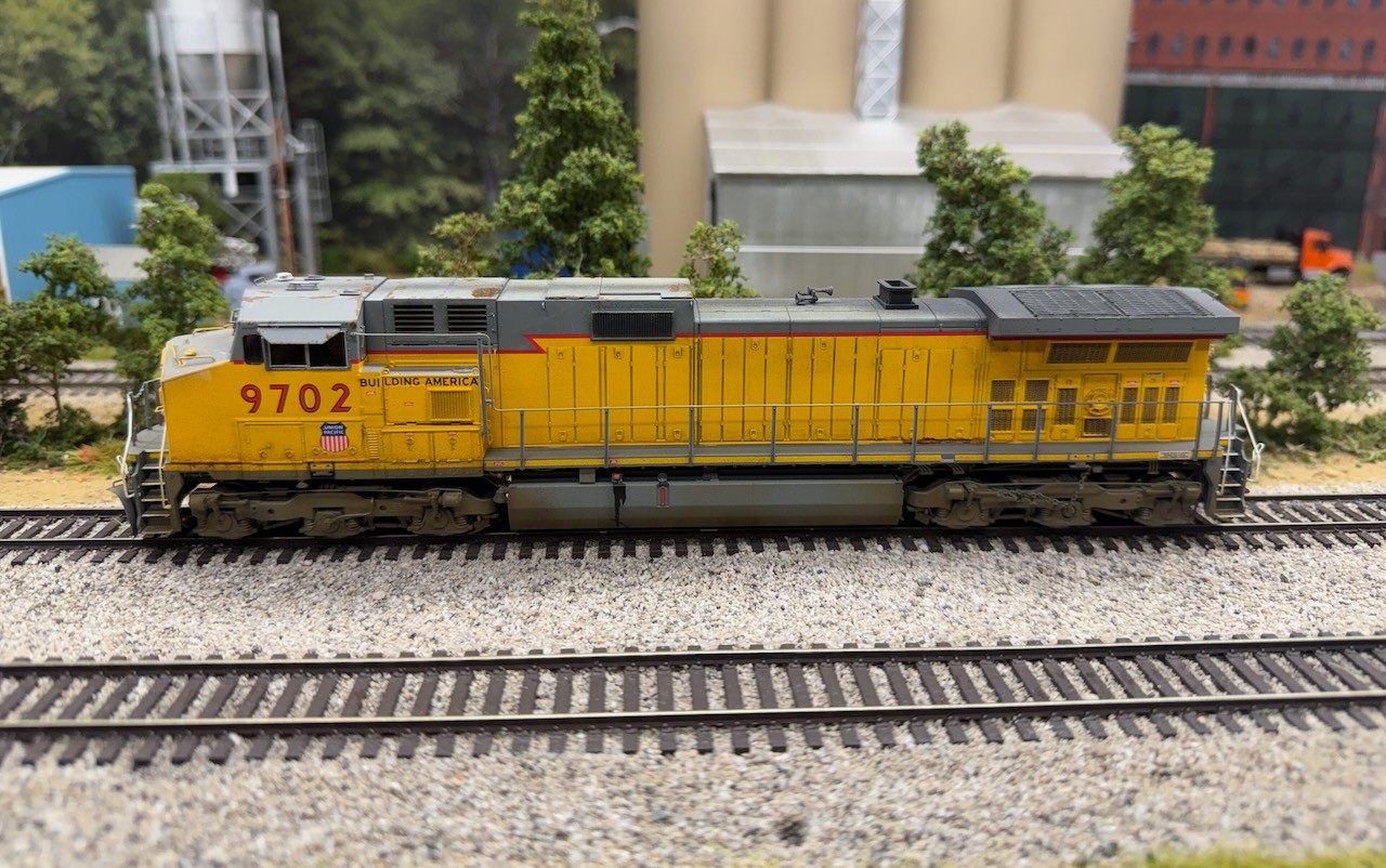 HO Athearn Genesis Union Pacific C44-9W #9702 Weathered ESU LokPilot 5 DCC