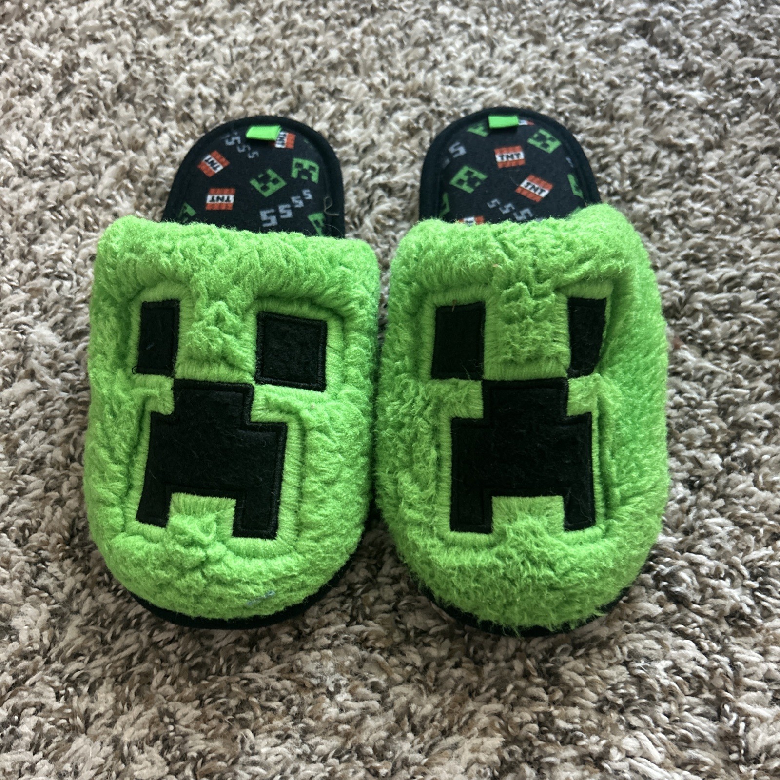 Minecraft Slippers Shoes Kids Size 13 Green Creeper Fuzzy Slip On SBF6138AMT