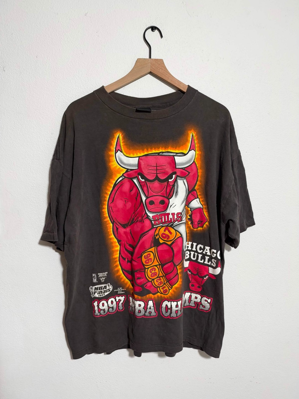 Vintage 1997 Chicago Bulls NBA Champs Graphic T-Shirt Size XL Changes Vintage 1997 Chicago Bulls NBA Champs Graphic T-Shirt Size XL Changes