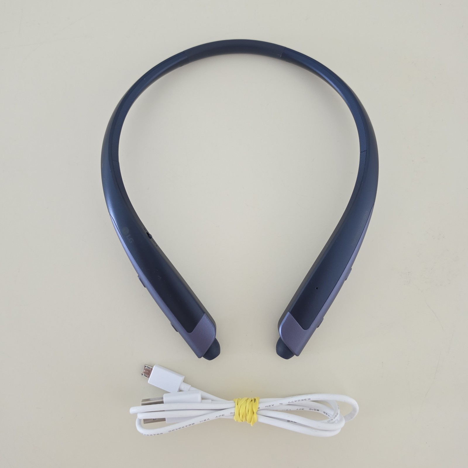 LG TONE Platinum Alpha HBS-930 Wireless Premium Bluetooth Headset - Blue LG TONE Platinum Alpha HBS-930 Wireless Premium Bluetooth Headset - Blue