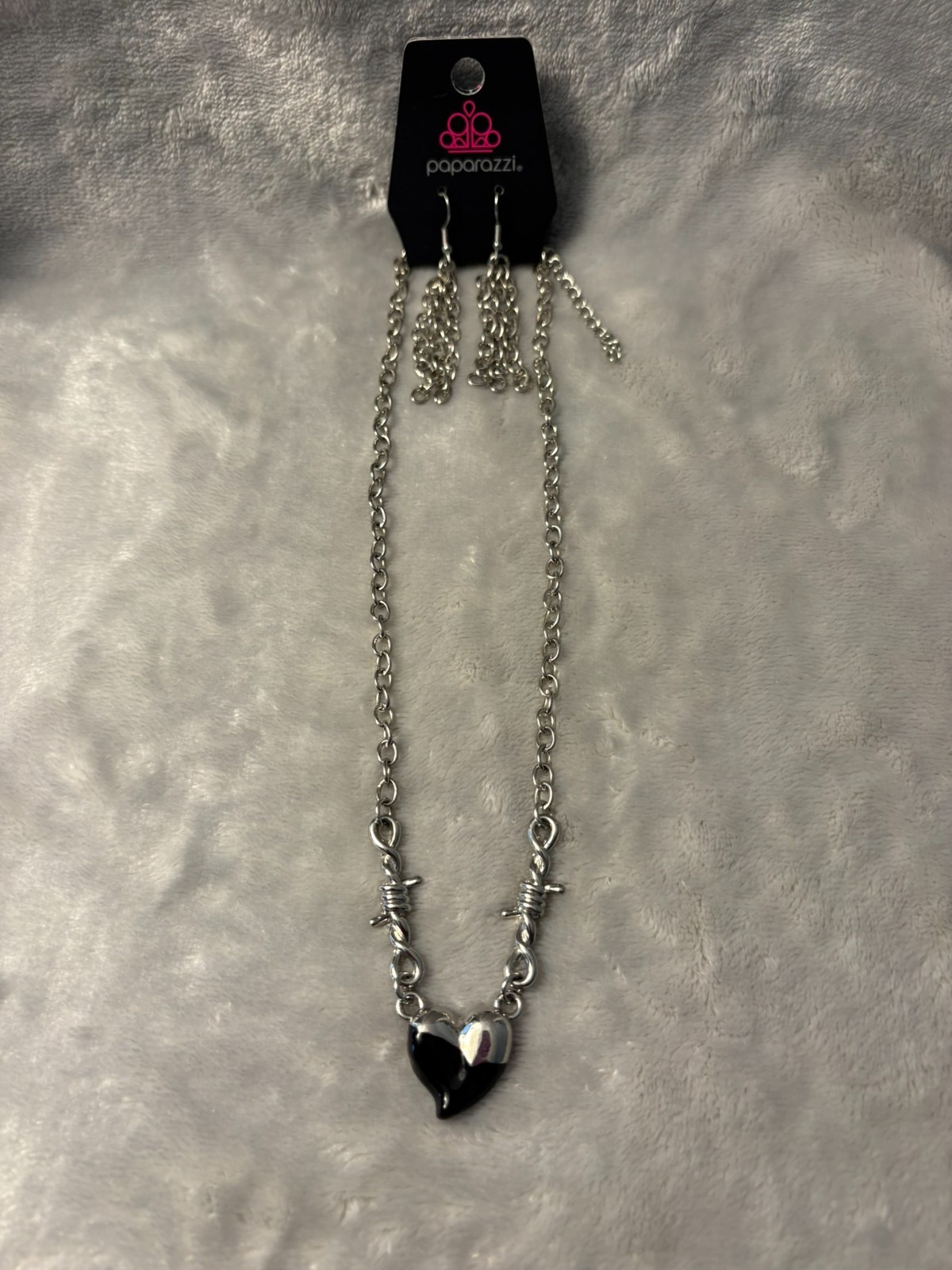 Trendy Tribute (Paparazzi Jewelry - New, Never Worn)
