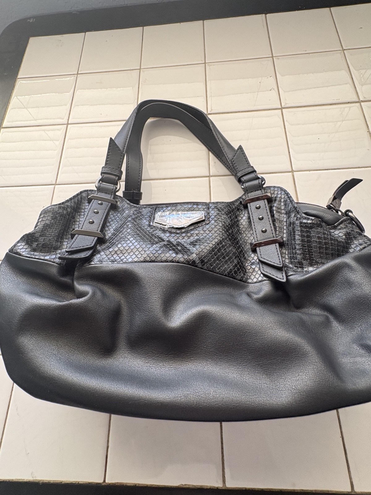 SIMPLY VERA/ VERA WANG HANDBAG SIMPLY VERA/ VERA WANG HANDBAG