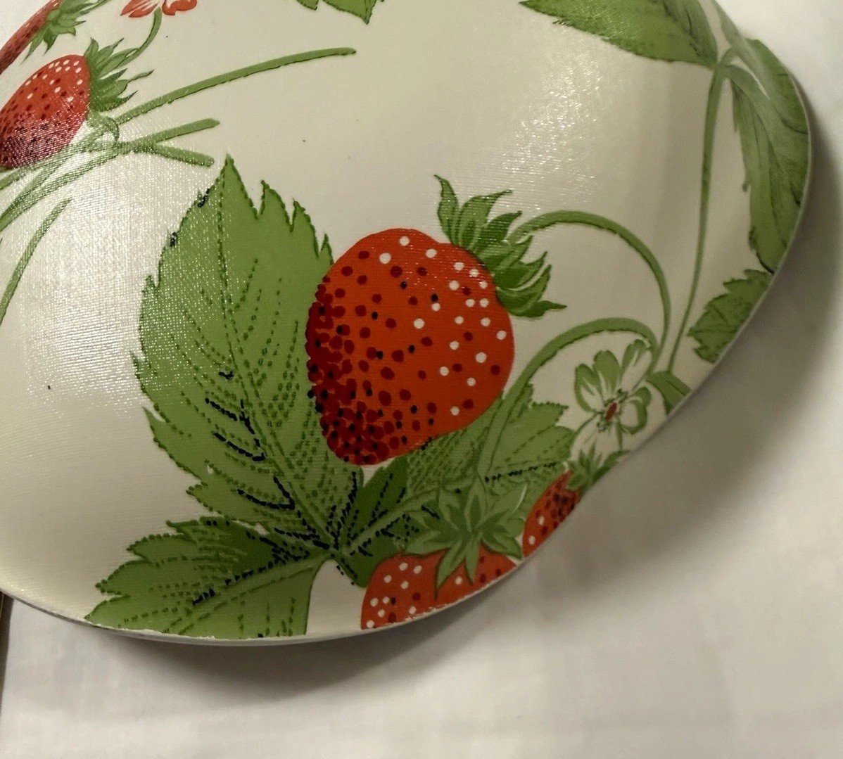 Top of the Table by Karen 1970’s Vintage Laminated Strawberry Serving Bowl Top of the Table by Karen 1970’s Vintage Laminated Strawberry Serving Bowl