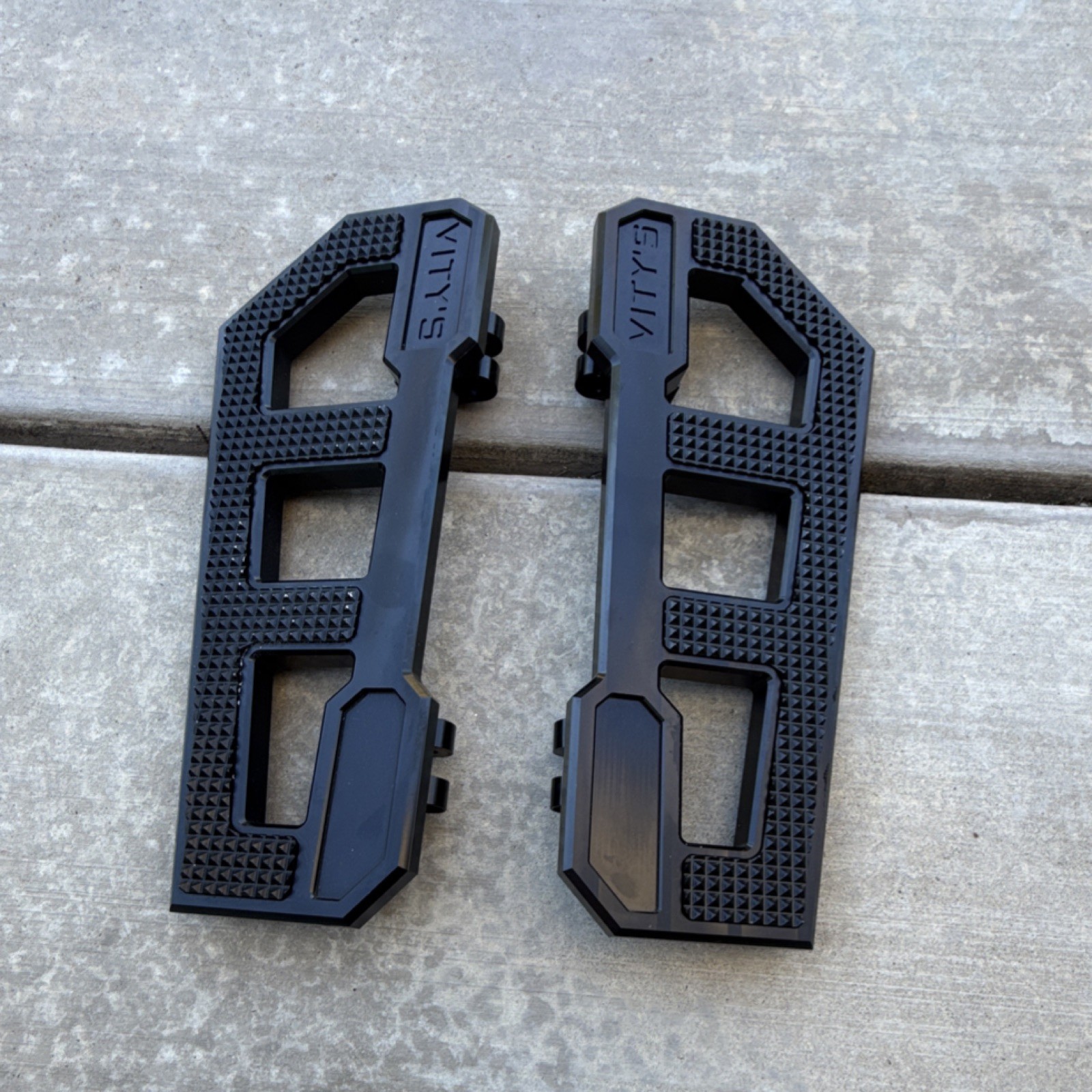Vity’s Design Racing Floor Board Black