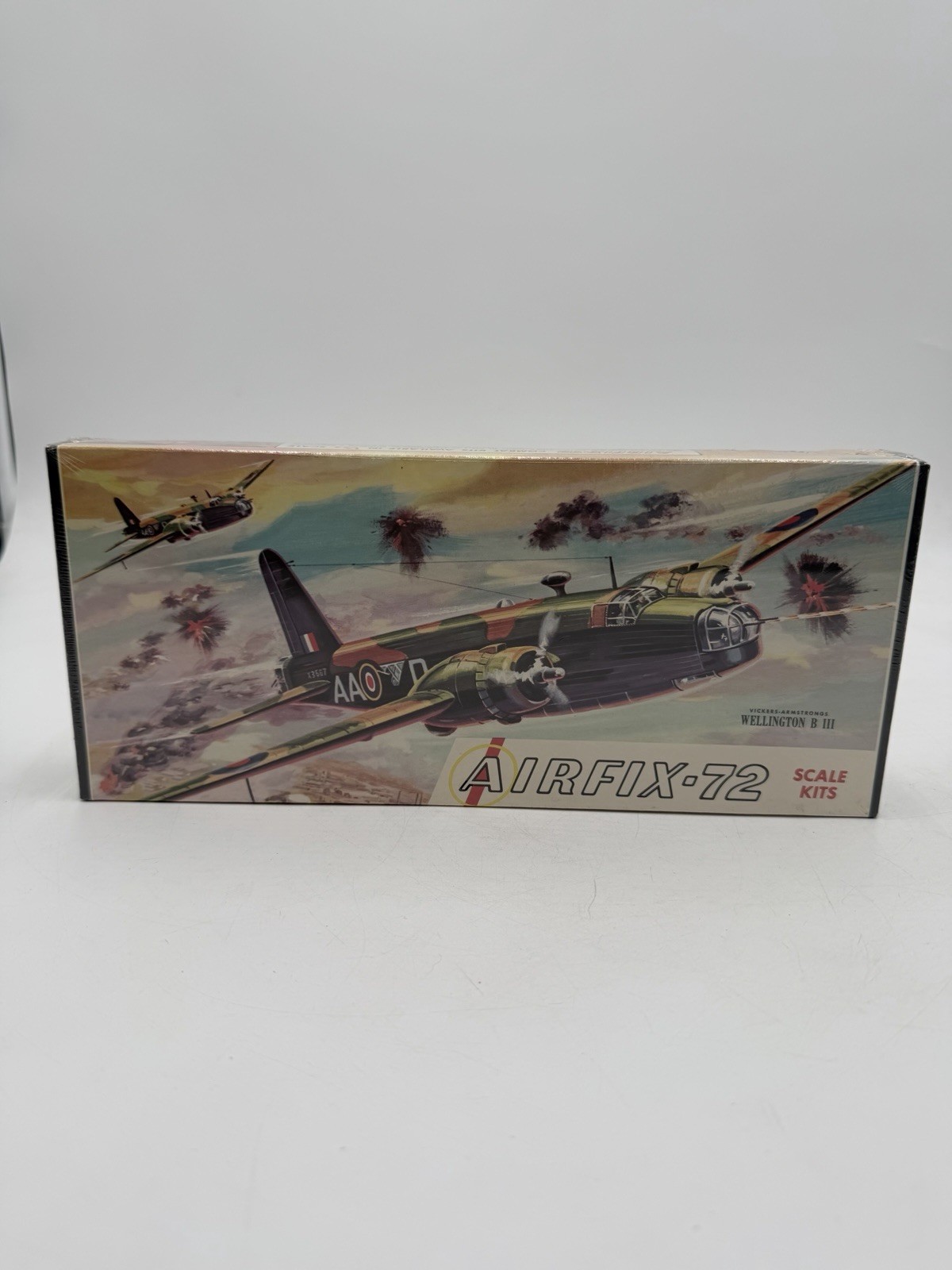 Vintage Airfix Vickers Armstrong Wellington B.III 1/72 Scale Model Kit 1963 1-90