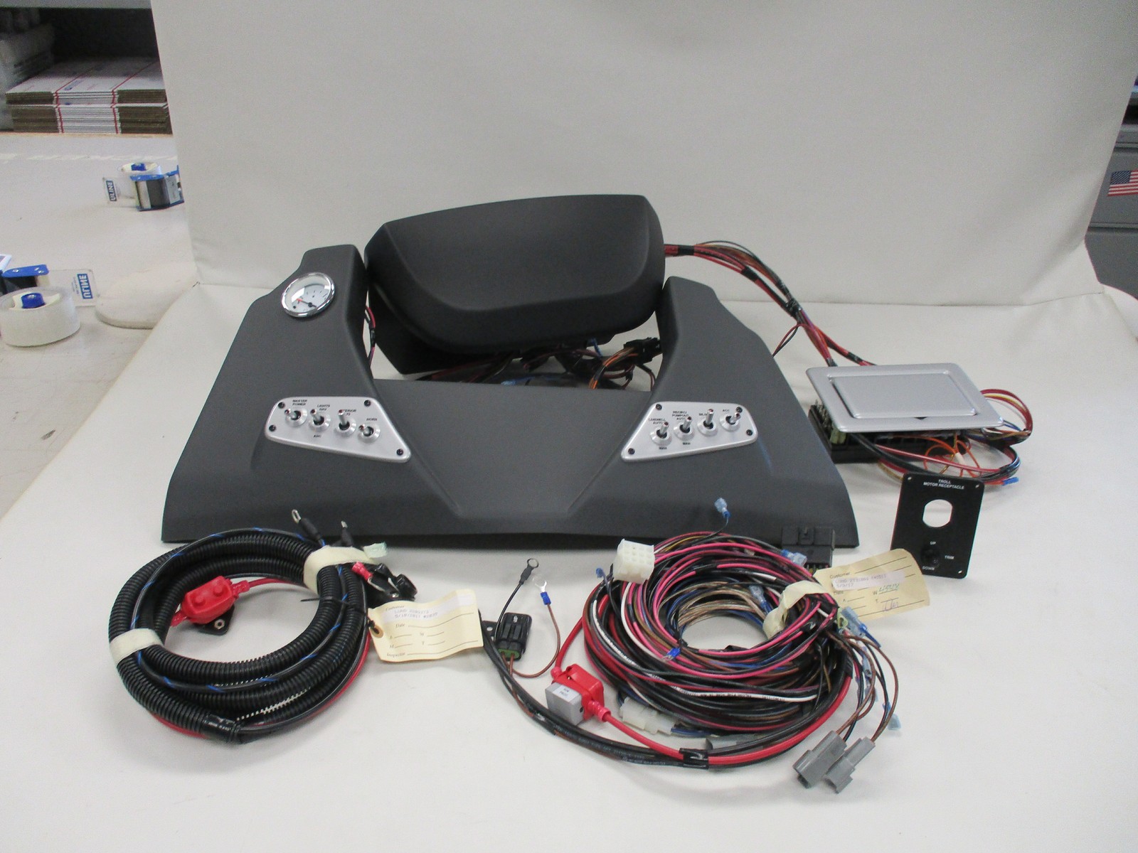 LUND PRO V BASS (2016) SWITCH / FUSE & GAUGE CONSOLE DASH PANEL 2208316 BOAT
