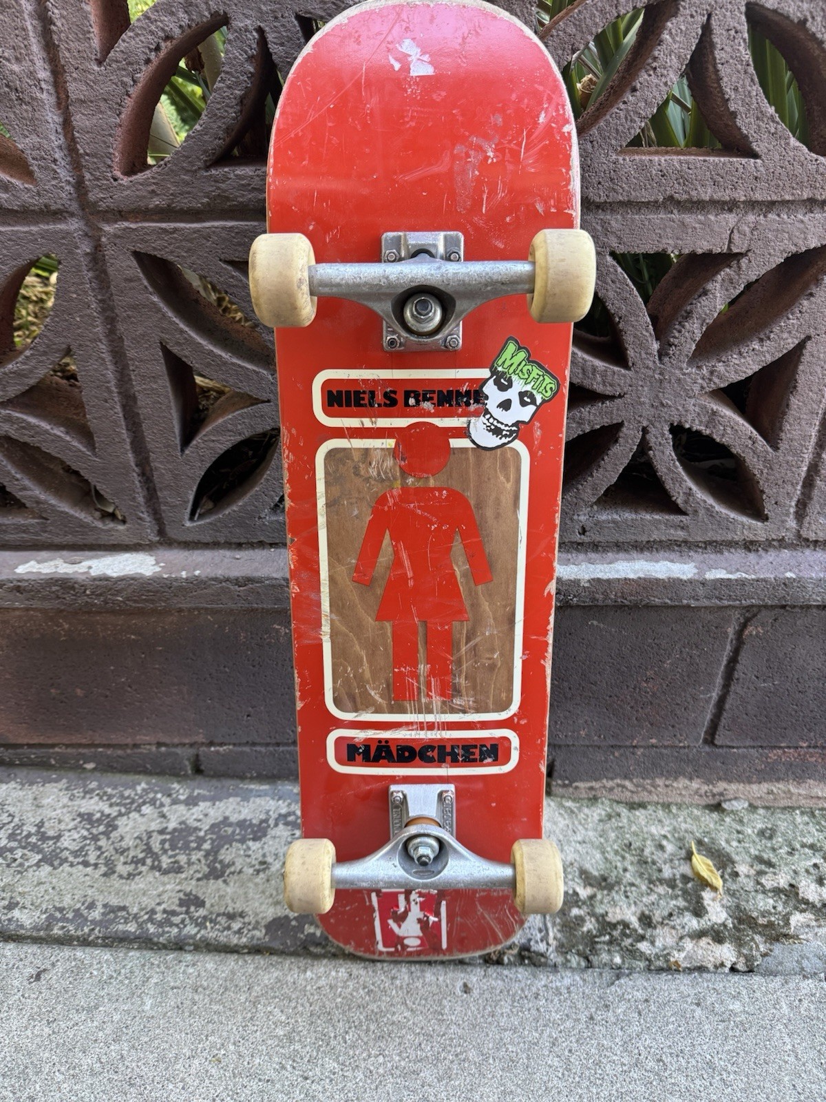 Girl Skateboards Complete 93 til logo Red Brown Niels Bennett Independent Trucks