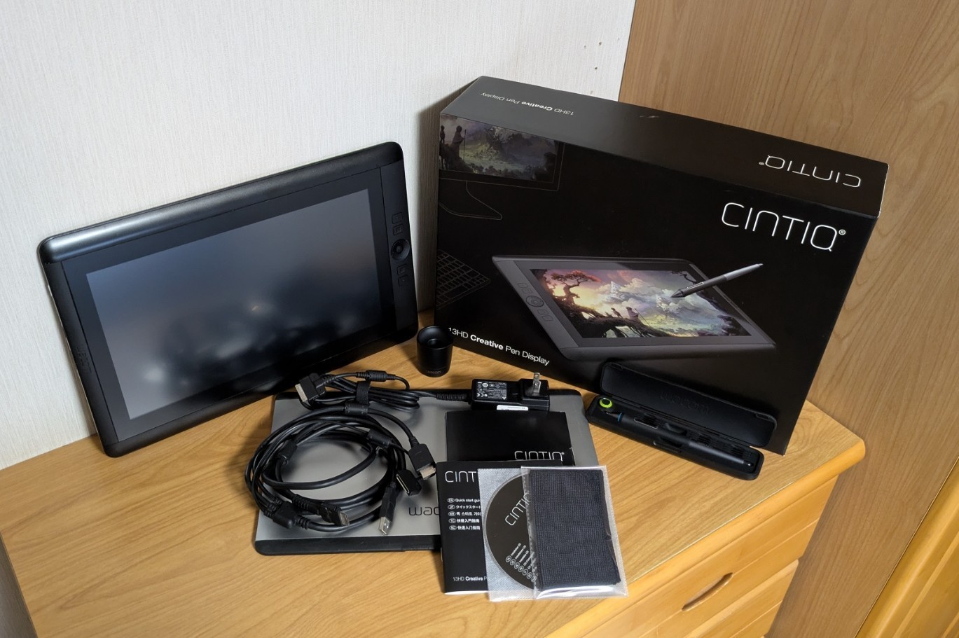 Wacom DTK-1300 Cintiq 13HD Creative Pen Display Tablet Excellent