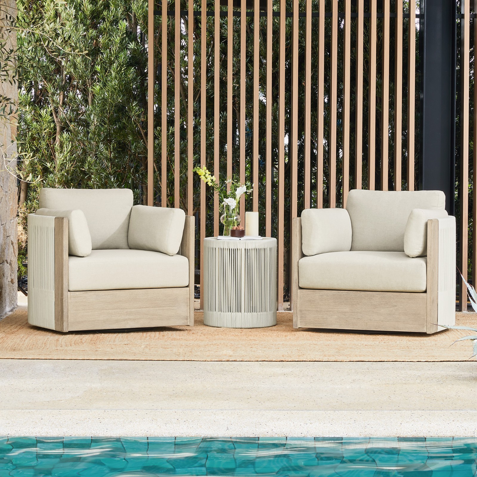 CHITA Boho Patio Rattan 360° Swivel Chair, Outdoor Wicker Furniture with Pillows