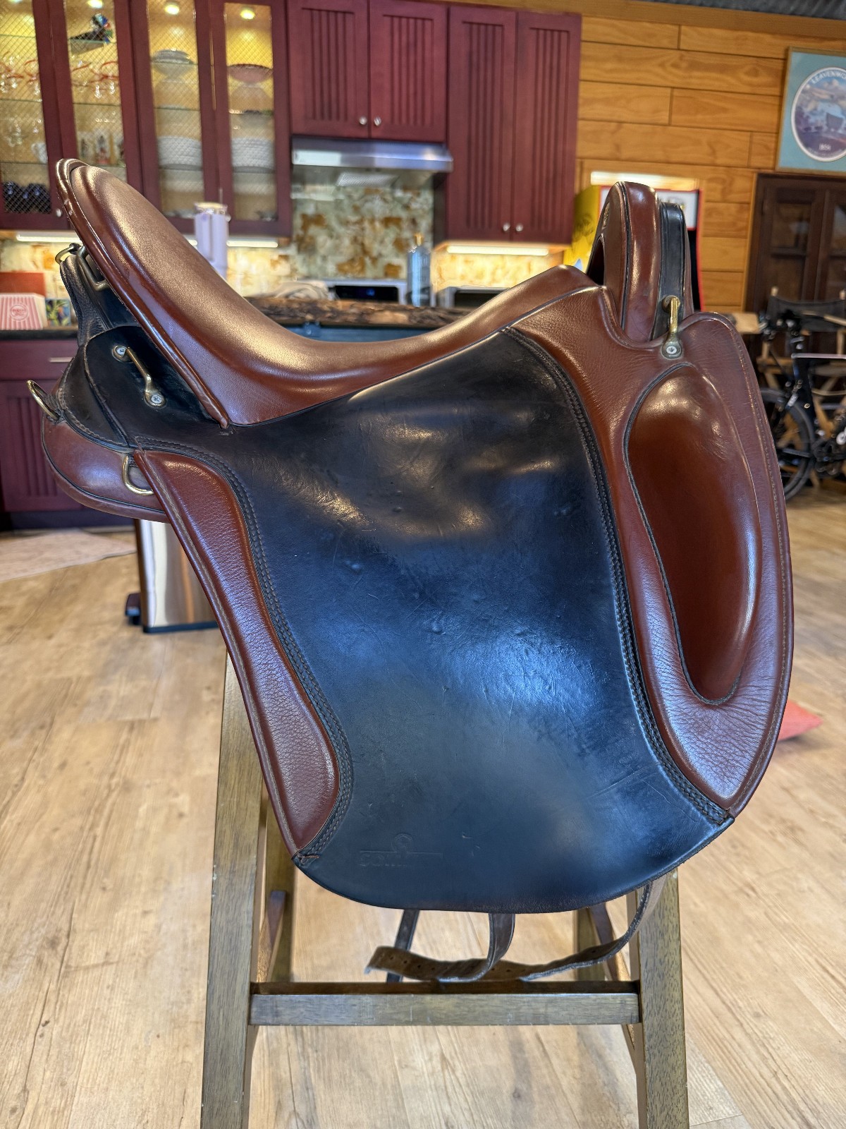Beautiful, hand-made Sommer Spirit DS trail and endurance saddle. (17