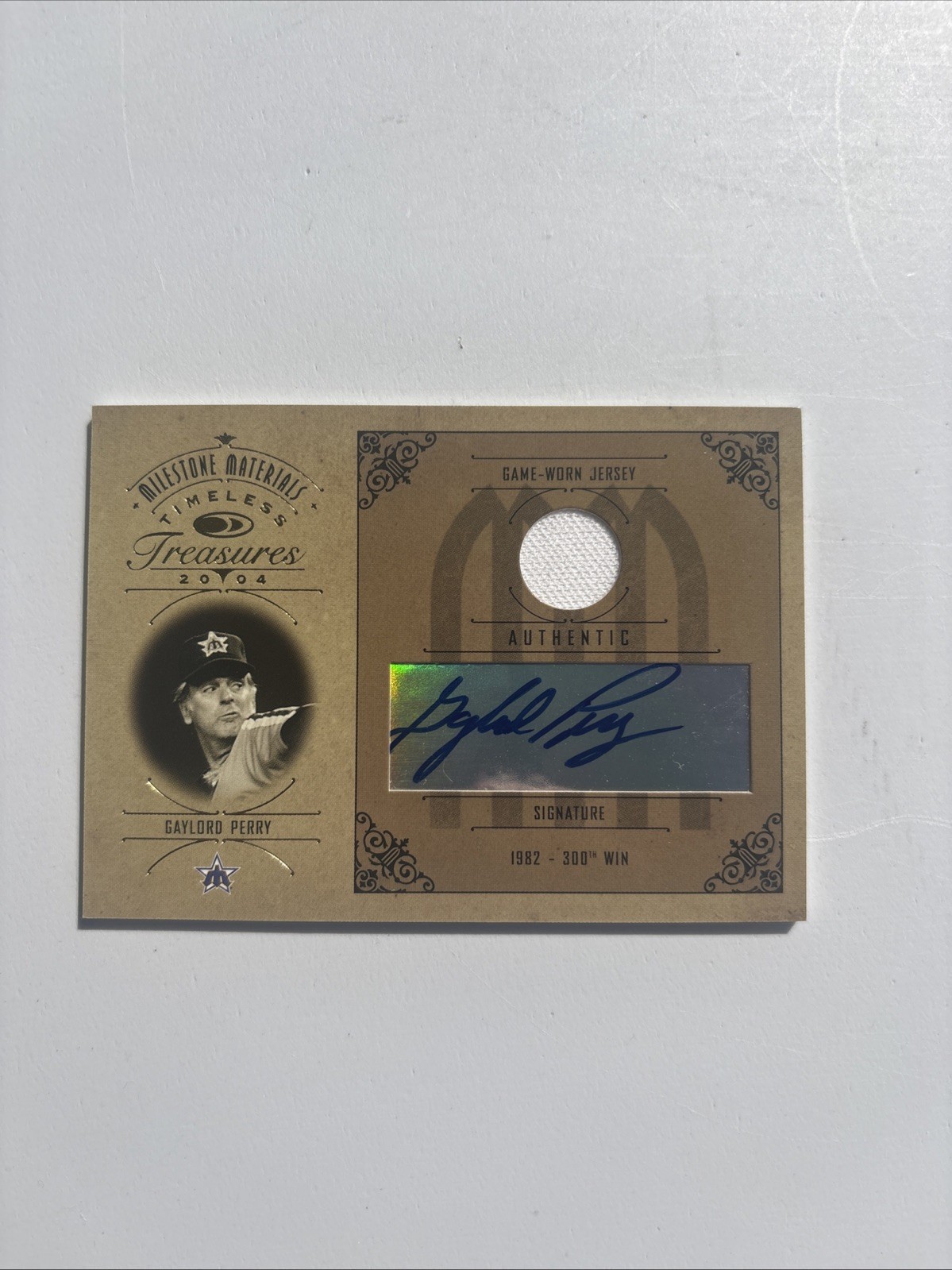 2004 Donruss Timeless Treasures Signatures Gaylord Perry Auto Jersey /82 #MM4 