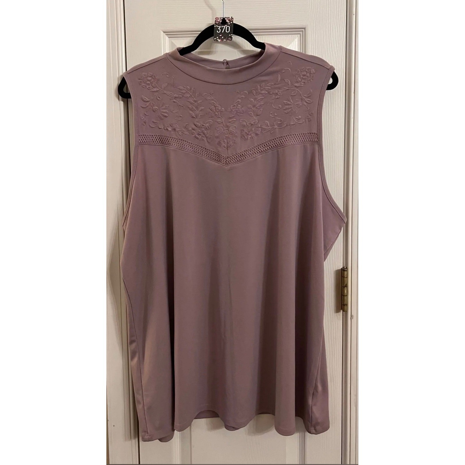 Torrid Womens Mauve Floral Embroidered Neck Sleeveless Blouse Plus Size 4X NWT