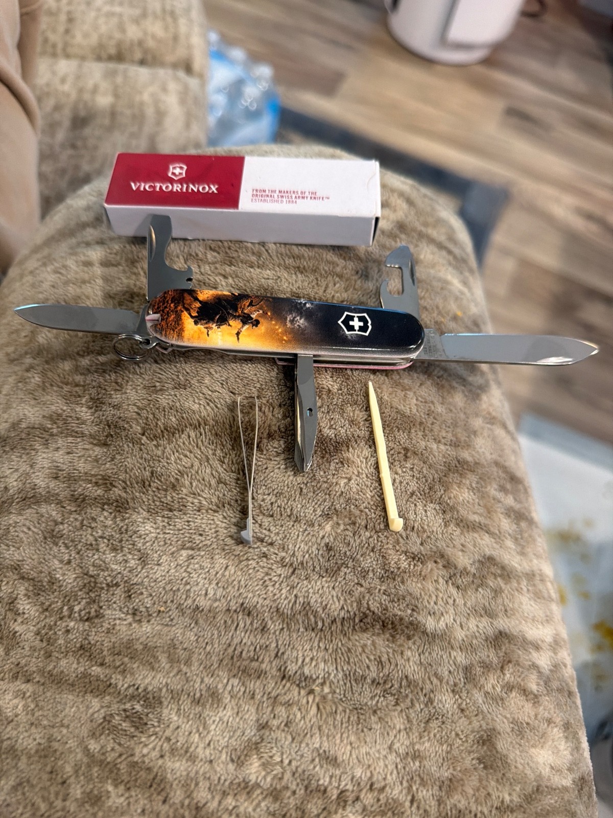 Victorinox Swiss Army Knife SMKW Exclusive AND THEY CALL THE THING THE RODEO Victorinox Swiss Army Knife SMKW Exclusive AND THEY CALL THE THING THE RODEO