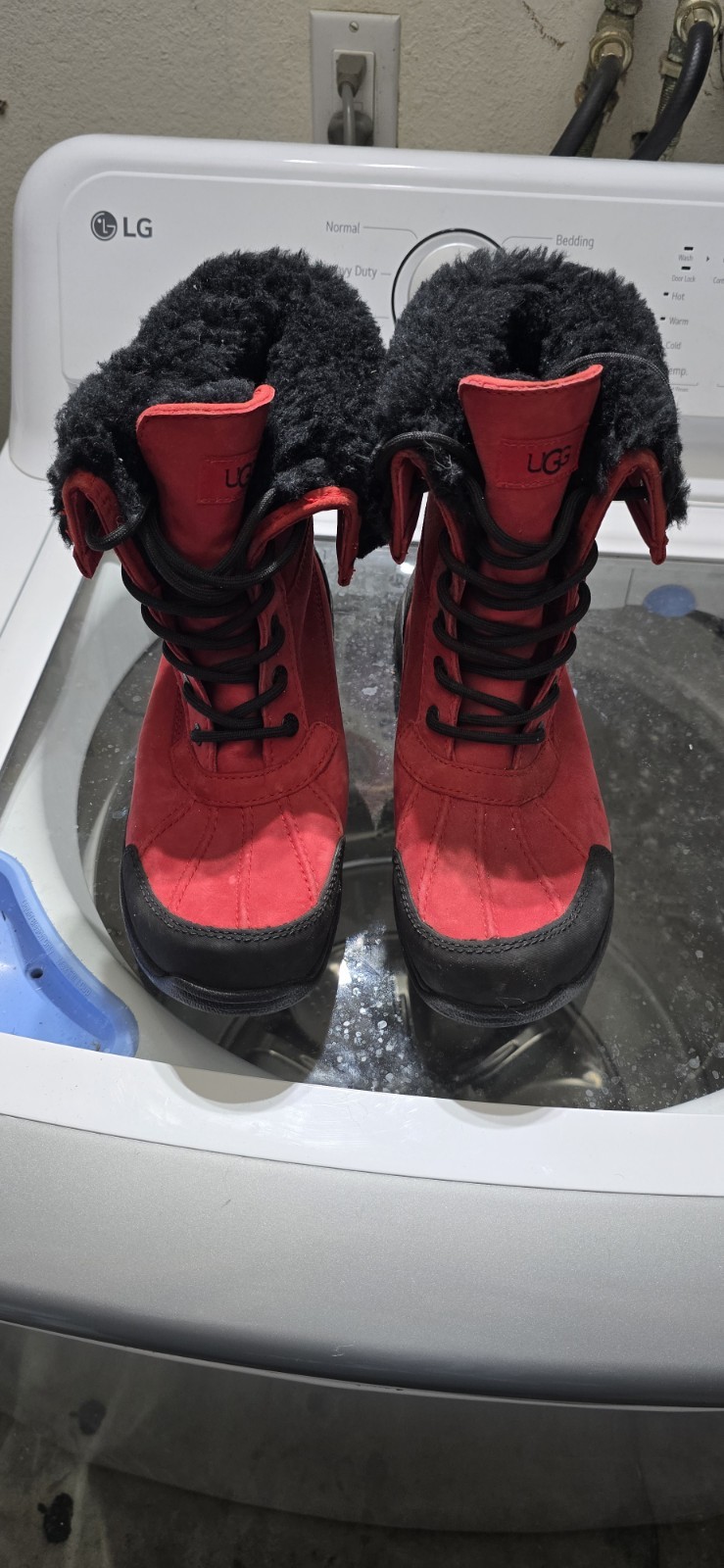 UGG Adirondack Boot III EUC Red Black Waterproof Boots Men\'s Size 8 RARE UGG Adirondack Boot III EUC Red Black Waterproof Boots Men\'s Size 8 RARE