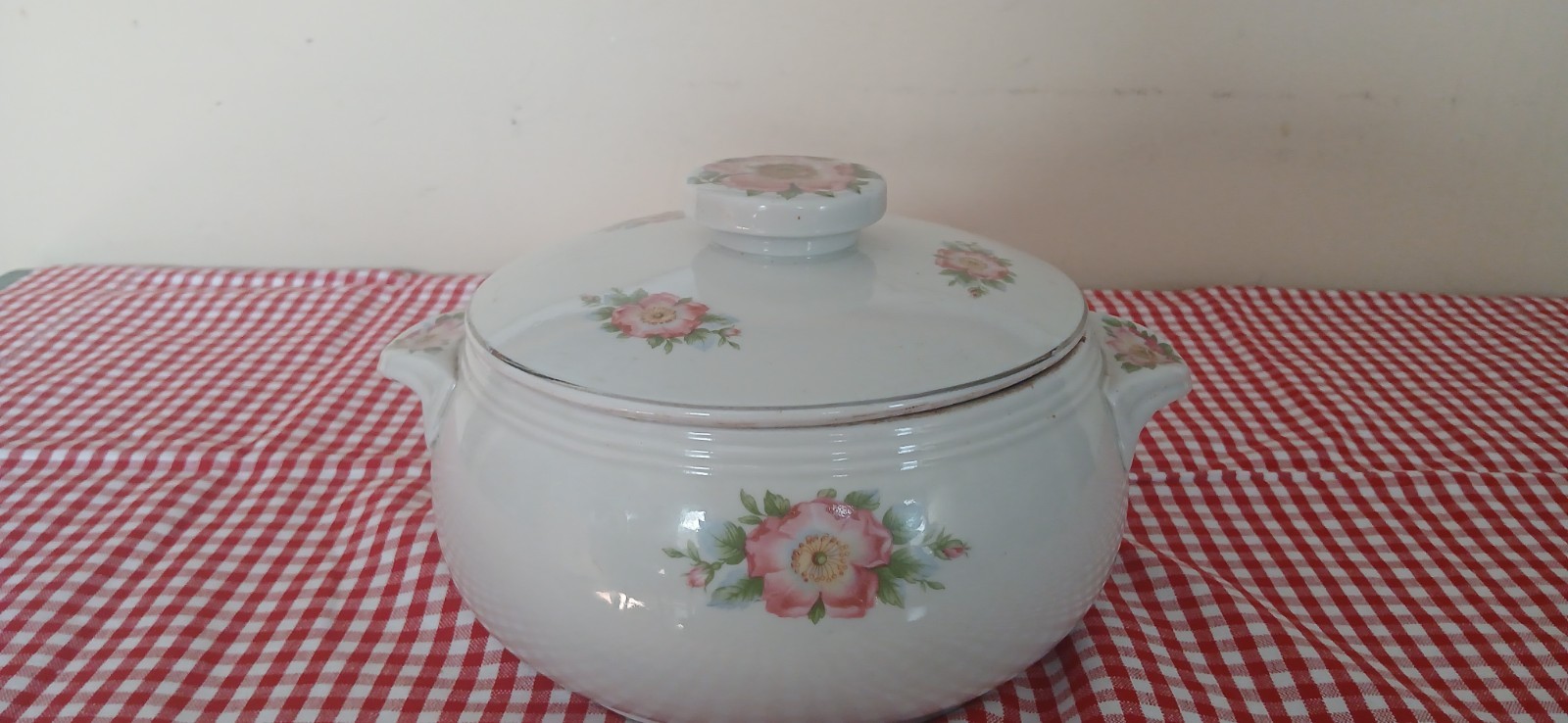 Vintage Hall\'s Superior Rose White Pattern Covered Casserole Dish