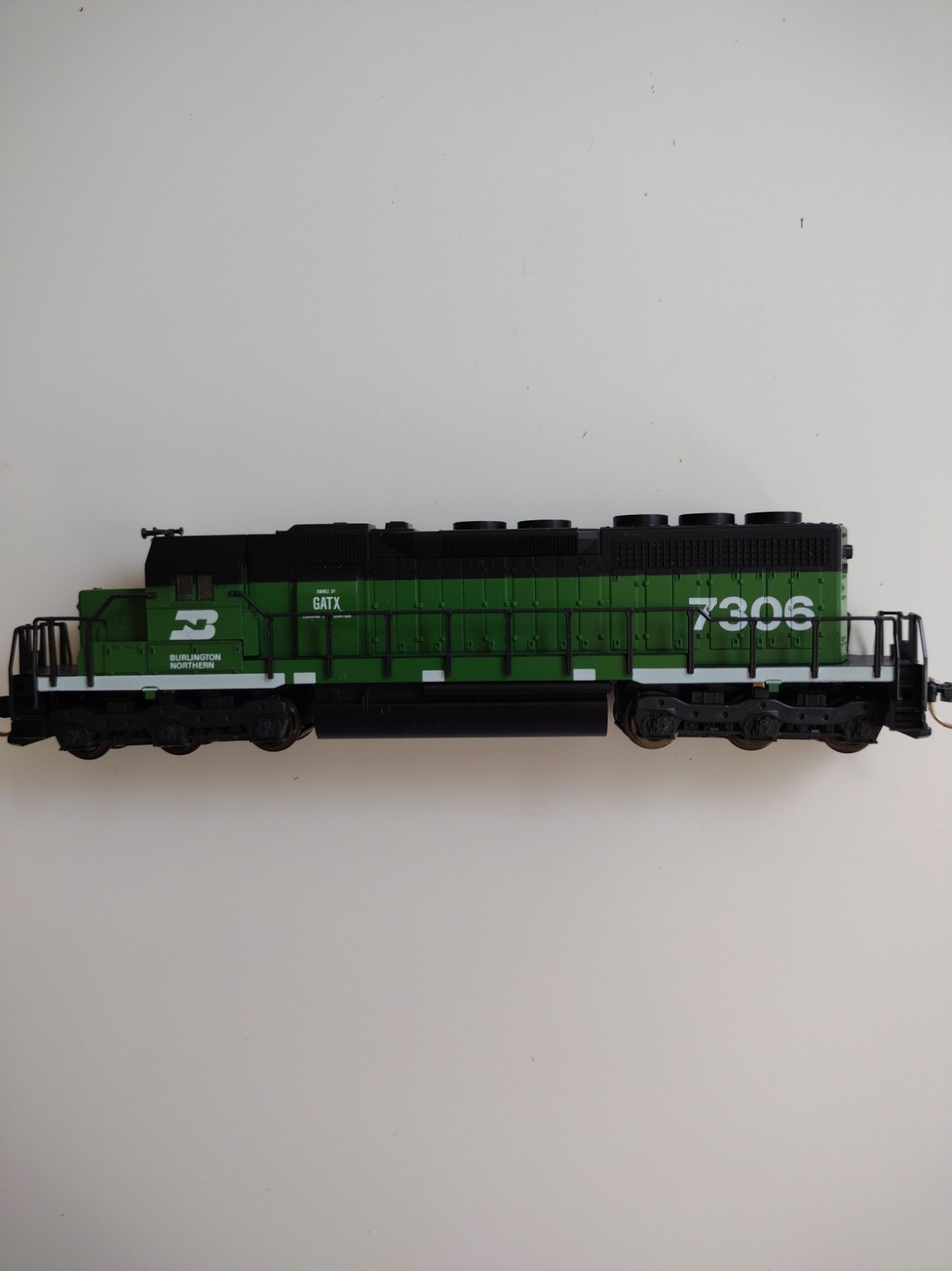 Kato N Scale Burlington Northern BN 7306 Locomotive 176-20J EMD SD40 White face Kato N Scale Burlington Northern BN 7306 Locomotive 176-20J EMD SD40 White face