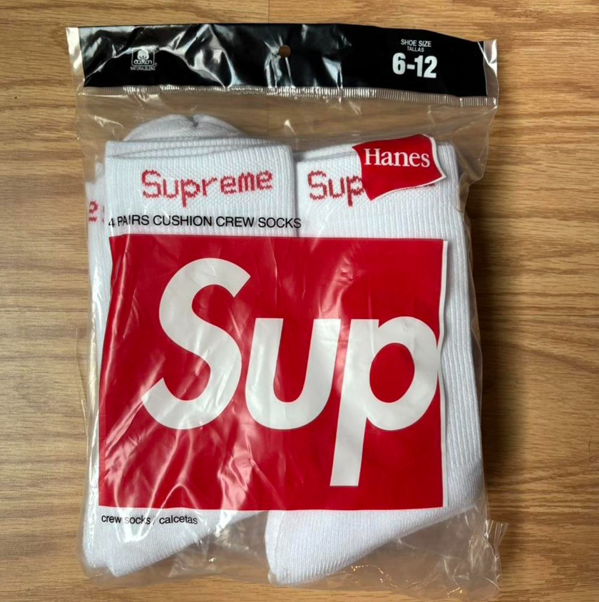 Supreme X Hanes Crew Socks - White, Pack of 4, Size 6-12- Fast Shipping Supreme X Hanes Crew Socks - White, Pack of 4, Size 6-12- Fast Shipping