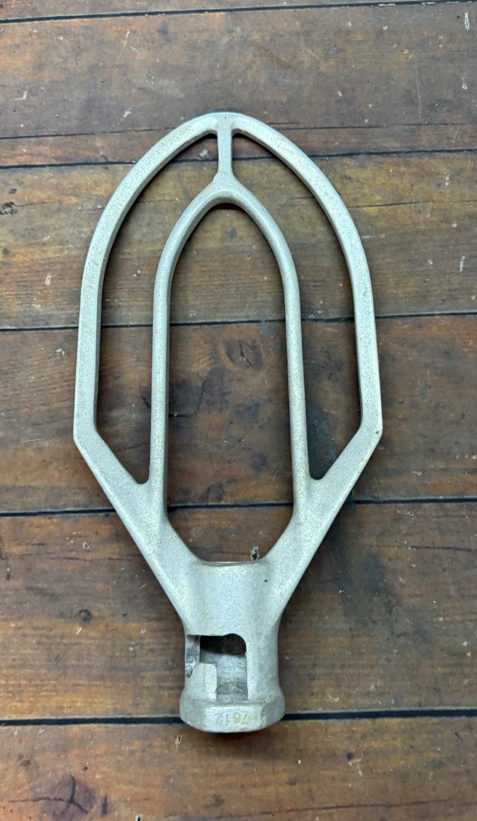 Hobart 30 Qt B Flat Beater Paddle VM LH 30 B 7612 D300 VMLH30B Pin Hub
