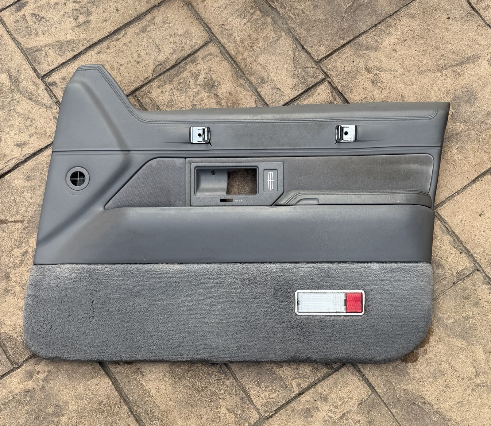 1990 1991 1992 1993 1994 LINCOLN TOWN CAR Front Right Pass DOOR PANEL ASSEMBLY