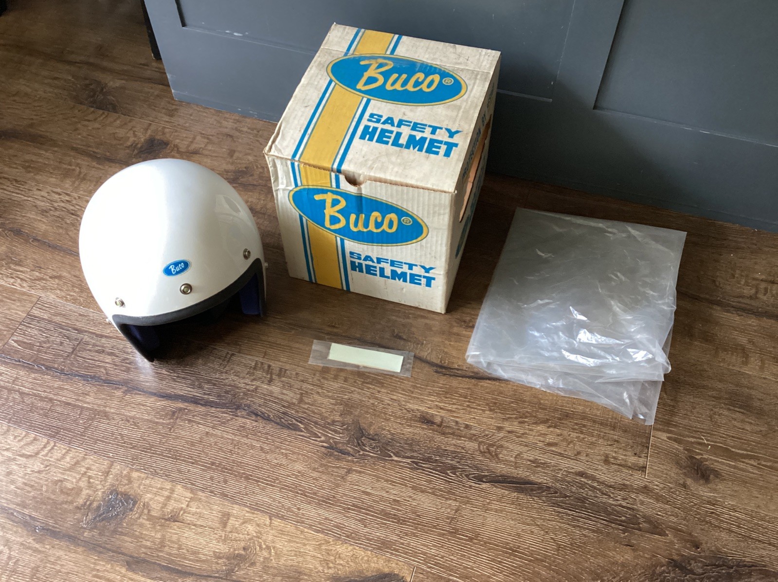 NOS NEW IN BOX 1976 Buco Blue Line GT Motorcycle Bike Helmet Size L Large White NOS NEW IN BOX 1976 Buco Blue Line GT Motorcycle Bike Helmet Size L Large White