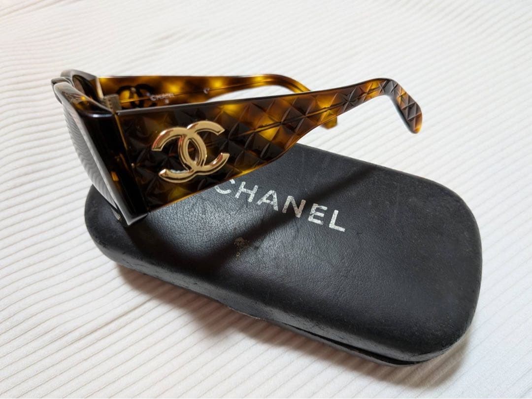 Excellent CHANEL Tortoise Rectangle Sunglasses Made in Italy