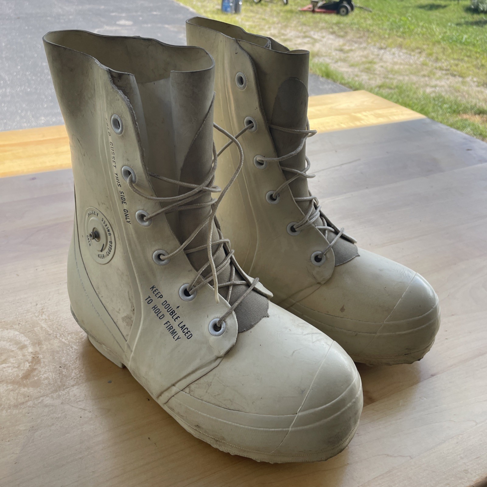 Vtg USGI 1987 Bata Mickey Mouse Arctic Boots Extreme Cold Weather White Sz 7R