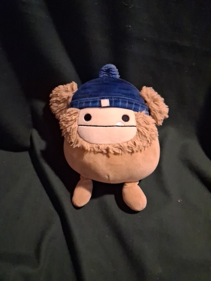 Squishmallows Benny The Yeti Bigfoot Sasquatch With Blue Beanie Hat 7.5\