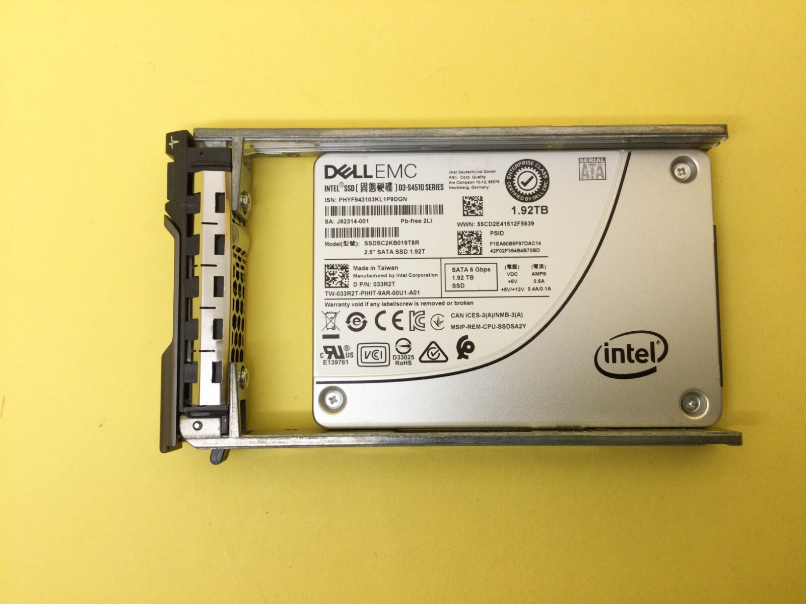 33R2T Dell 1.92TB SATA 6Gb/s Read Intensive 2.5\'\' SSD SSDSC2KB019T8R 033R2T