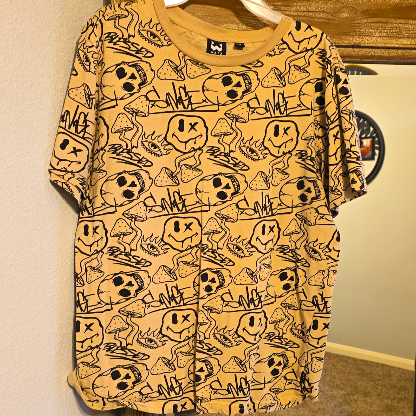 WXYZ MFG.CO Shirt Mens M Tan Black Graphic Print Skull Crew Neck Short Sleeve WXYZ MFG.CO Shirt Mens M Tan Black Graphic Print Skull Crew Neck Short Sleeve