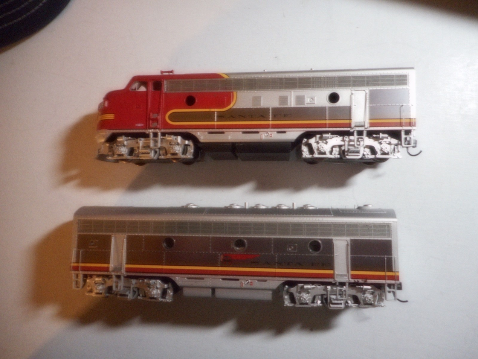 HO WALTHERS  MAINLINE  SF F7 A/B BOTH UNITS ARE DCC AND BOTH HAVE THE DCC ID 325